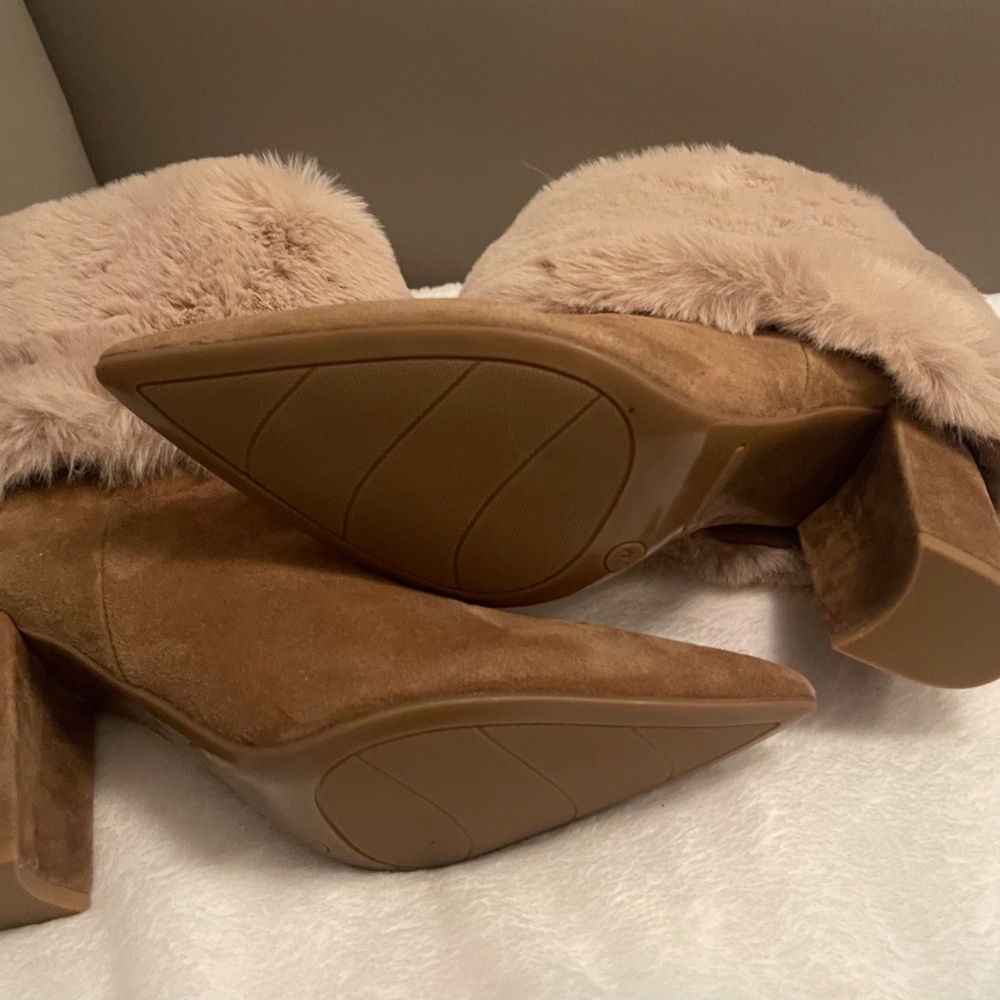 Boots - Picture 4 of 4